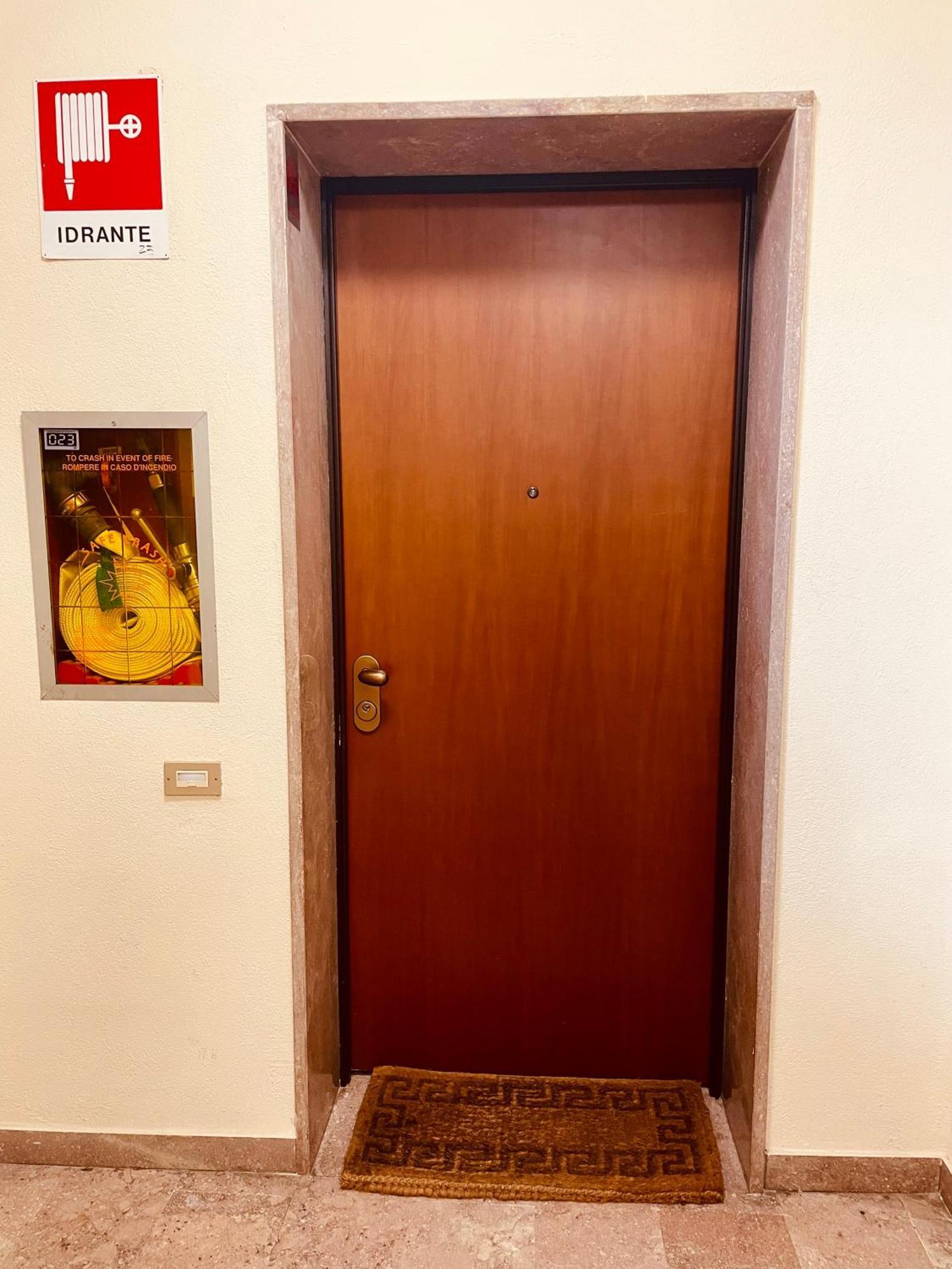 Nuova E Comoda ميلان المظهر الخارجي الصورة